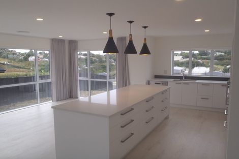 Photo of property in 21 Eastview Crescent, Stanmore Bay, Whangaparaoa, 0932