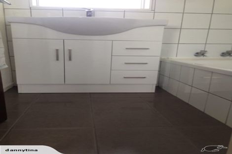 Photo of property in 42 Acacia Street, Kelvin Grove, Palmerston North, 4414