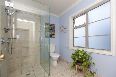 Photo of property in 136 Renown Road, Raumati South, Paraparaumu, 5032