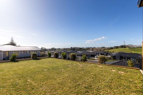 Photo of property in 3 Aheahea Way, Hurworth, New Plymouth, 4310