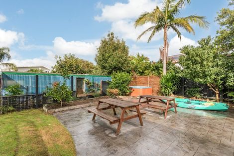 Photo of property in 1 Karoro Road, One Tree Point, 0118