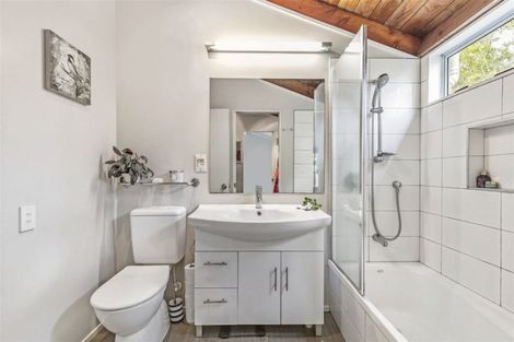 Photo of property in 2/52 Fowler Street, Northcote, Auckland, 0627