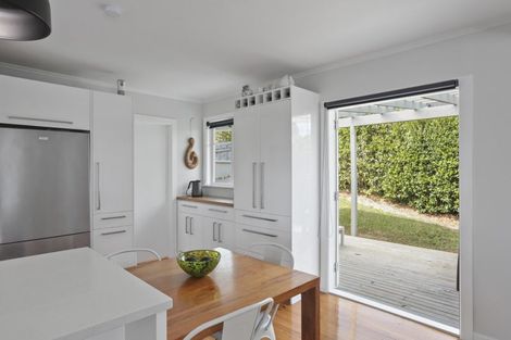 Photo of property in 8 Konini Road, Titirangi, Auckland, 0604