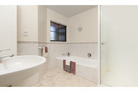 Photo of property in 480b Devonport Road, Tauranga South, Tauranga, 3112