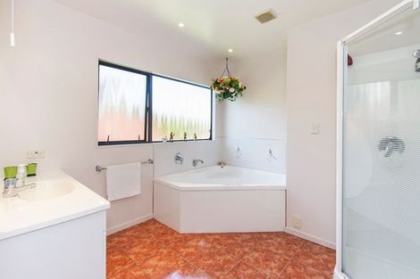 Photo of property in 9 Lamia Place, The Gardens, Auckland, 2105