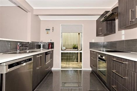 Photo of property in 2/44 Lilburn Crescent, Massey, Auckland, 0614