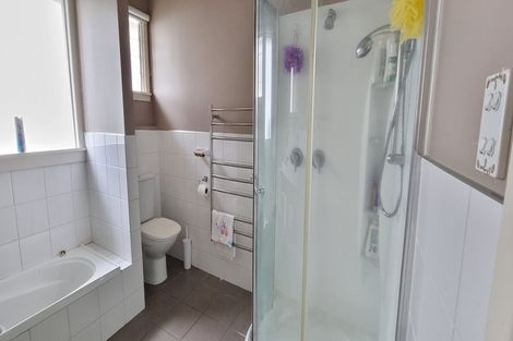 Photo of property in 20 Aorangi Place, Birkenhead, Auckland, 0626