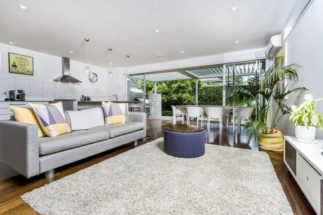 Photo of property in 28 Muritai Road, Milford, Auckland, 0620
