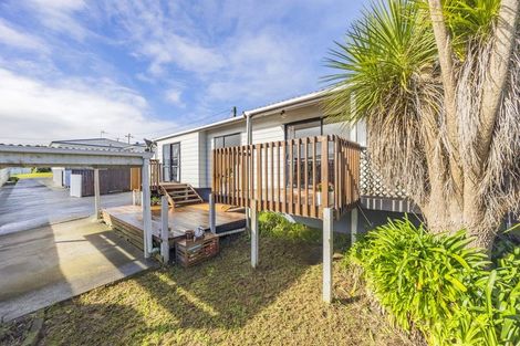 Photo of property in 2/16 James Street, Bayview, Auckland, 0629