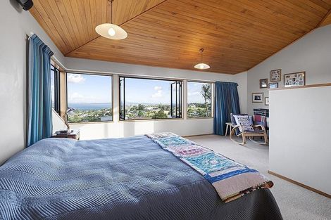 Photo of property in 11 Calypso Place, Rothesay Bay, Auckland, 0630