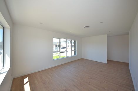 Photo of property in 32 Johns Creek Crescent, Silverdale, 0932