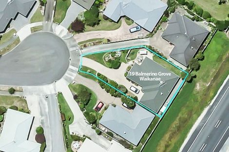 Photo of property in 19 Balmerino Grove, Waikanae, 5036