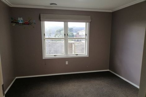 Photo of property in 32 Davis Grove, Wainuiomata, Lower Hutt, 5014