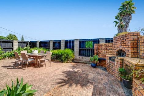 Photo of property in 12 Makiri Street, Helensville, 0800