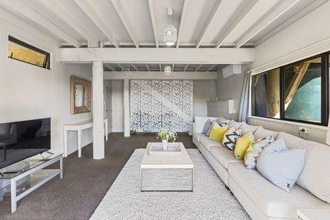 Photo of property in 25 Elliston Crescent, Stanmore Bay, Whangaparaoa, 0932