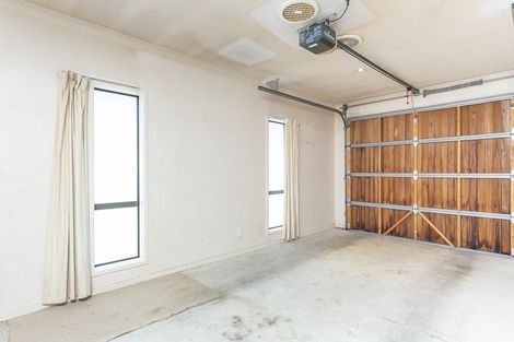 Photo of property in 4 Cliff View Drive, Green Bay, Auckland, 0604