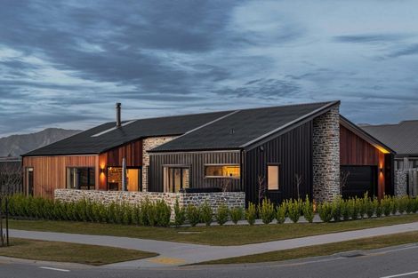 Photo of property in 32 Mount Nicholas Avenue, Wanaka, 9305