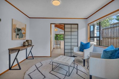 Photo of property in 14 Deverell Place, Northcross, Auckland, 0632