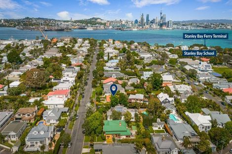 Photo of property in 1/27 Summer Street, Stanley Point, Auckland, 0624