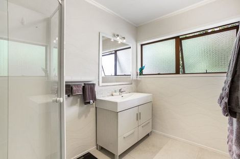 Photo of property in 2 Edgewater Grove, Orewa, 0931