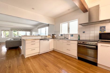 Photo of property in 299 Karaka Bay Road, Karaka Bays, Wellington, 6022