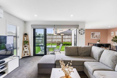 Photo of property in 11 Sauterne Road, Kumeu, 0810