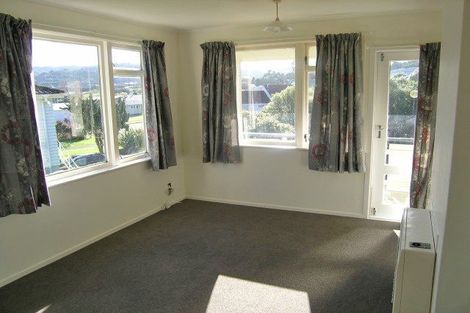 Photo of property in 40 Edelweiss Grove, Timberlea, Upper Hutt, 5018