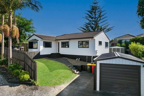 Photo of property in 1/8 Anglers Way, Wattle Downs, Auckland, 2102