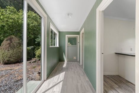 Photo of property in 284 Estate Road, Clinton, 9584