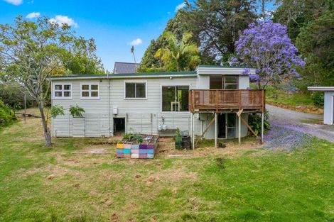 Photo of property in 10 Hobbs Road, Matakatia, Whangaparaoa, 0930