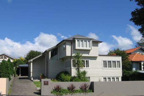 Photo of property in 75a Stanley Point Road, Stanley Point, Auckland, 0624