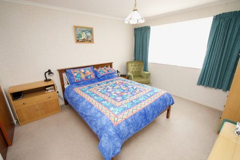 Photo of property in 1b Droylsden Place, Palmerston North, 4410
