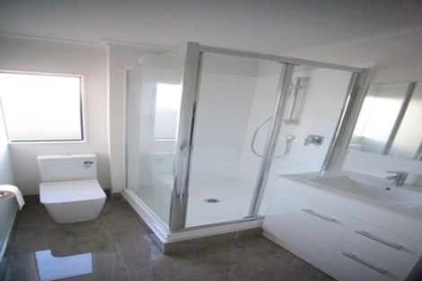 Photo of property in 1/198 Archers Road, Glenfield, Auckland, 0629