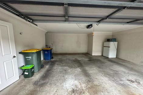 Photo of property in 12 Poturi Streams Avenue, Titirangi, Auckland, 0604