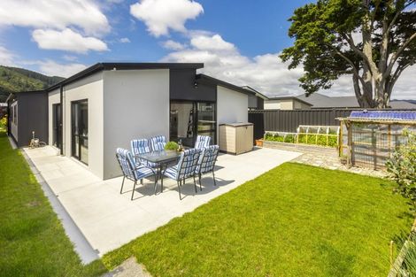 Photo of property in 12 Pattullo Crescent, Wallaceville, Upper Hutt, 5018