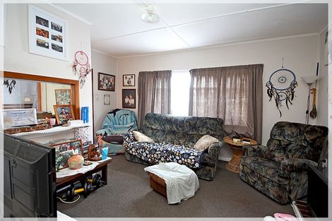 Photo of property in 3 Avenue Road, Foxton, 4814