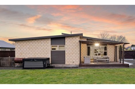 Photo of property in 15 Little Oaks Drive, Yaldhurst, Christchurch, 8042