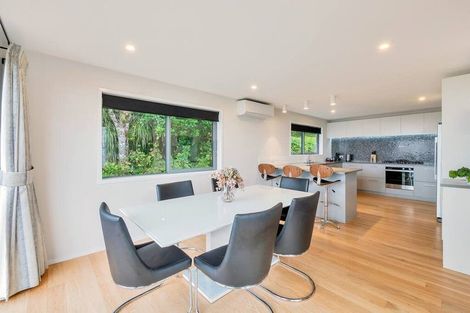 Photo of property in 23 Quinns Road, Waiatarua, Auckland, 0612