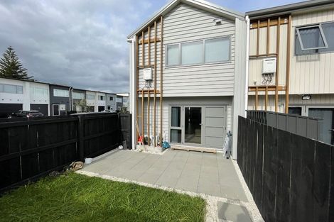 Photo of property in 21 Valour Lane, Papakura, 2110