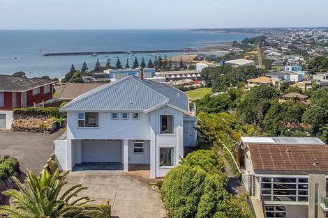 Photo of property in 6 Scott Street, Moturoa, New Plymouth, 4310