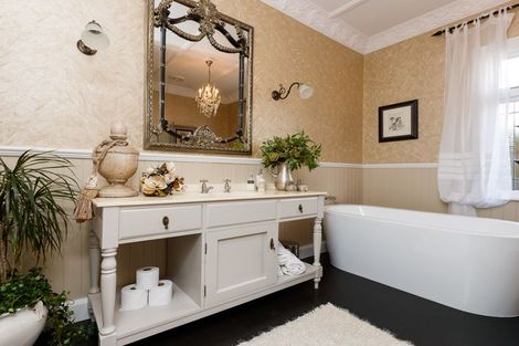 Photo of property in 10 Milverton Avenue, Hokowhitu, Palmerston North, 4410