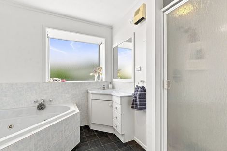 Photo of property in 5 Eaton Crescent, Otamatea, Whanganui, 4500