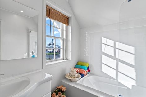 Photo of property in 68 Great North Road, Winton, 9720