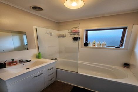 Photo of property in 16a Kennelly Crescent, Pukekohe, 2120