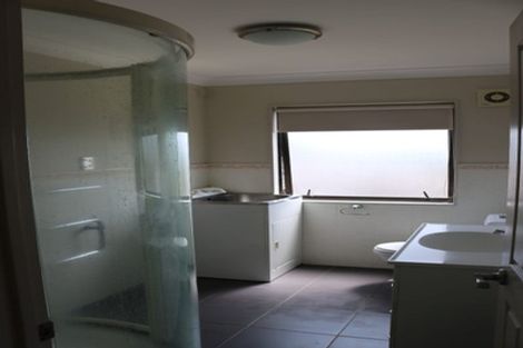 Photo of property in 26 Canary Place, Unsworth Heights, Auckland, 0632