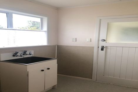 Photo of property in 23 Fairdene Avenue, Henderson, Auckland, 0610