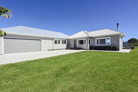 Photo of property in 13 Trotting Course Drive, Kumeu, 0891