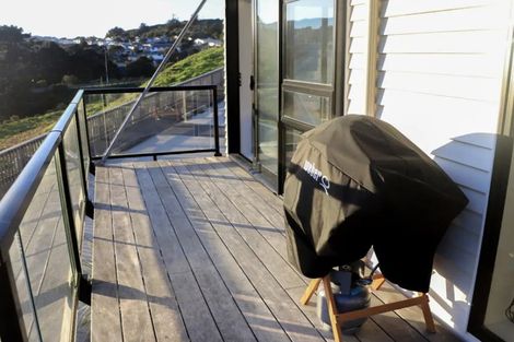 Photo of property in 2 Ara Paripari, Tawa, Wellington, 5028