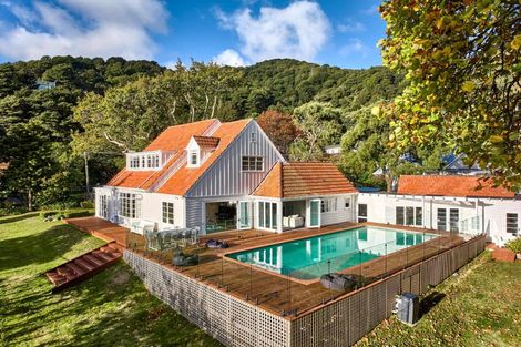 Photo of property in 10 Walter Road, Lowry Bay, Lower Hutt, 5013