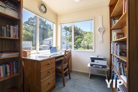 Photo of property in 16 Domett Street, Newlands, Wellington, 6037